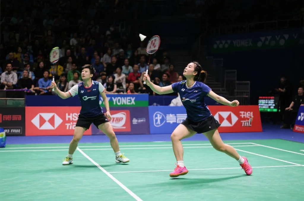 羽毛球混双激烈对决